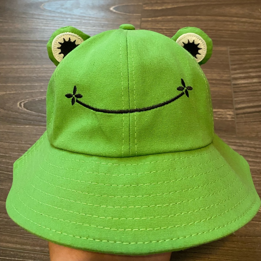 Frog bucket hat